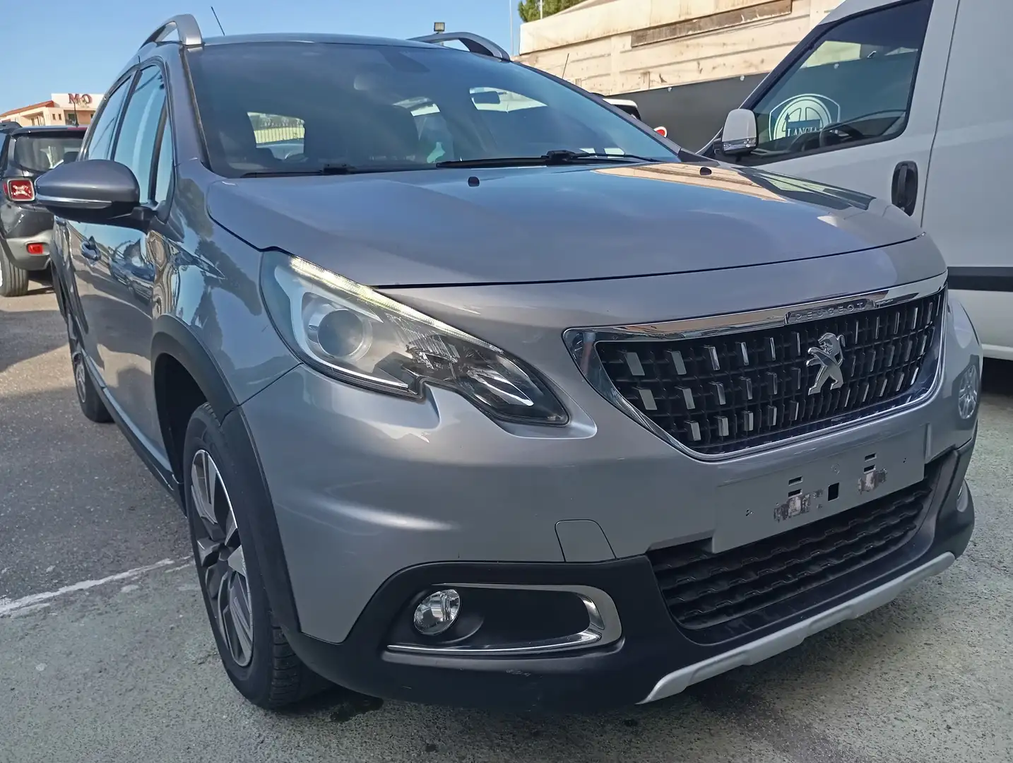 Peugeot 2008 1.2 PureTech Turbo 110CV Allure Gris - 1