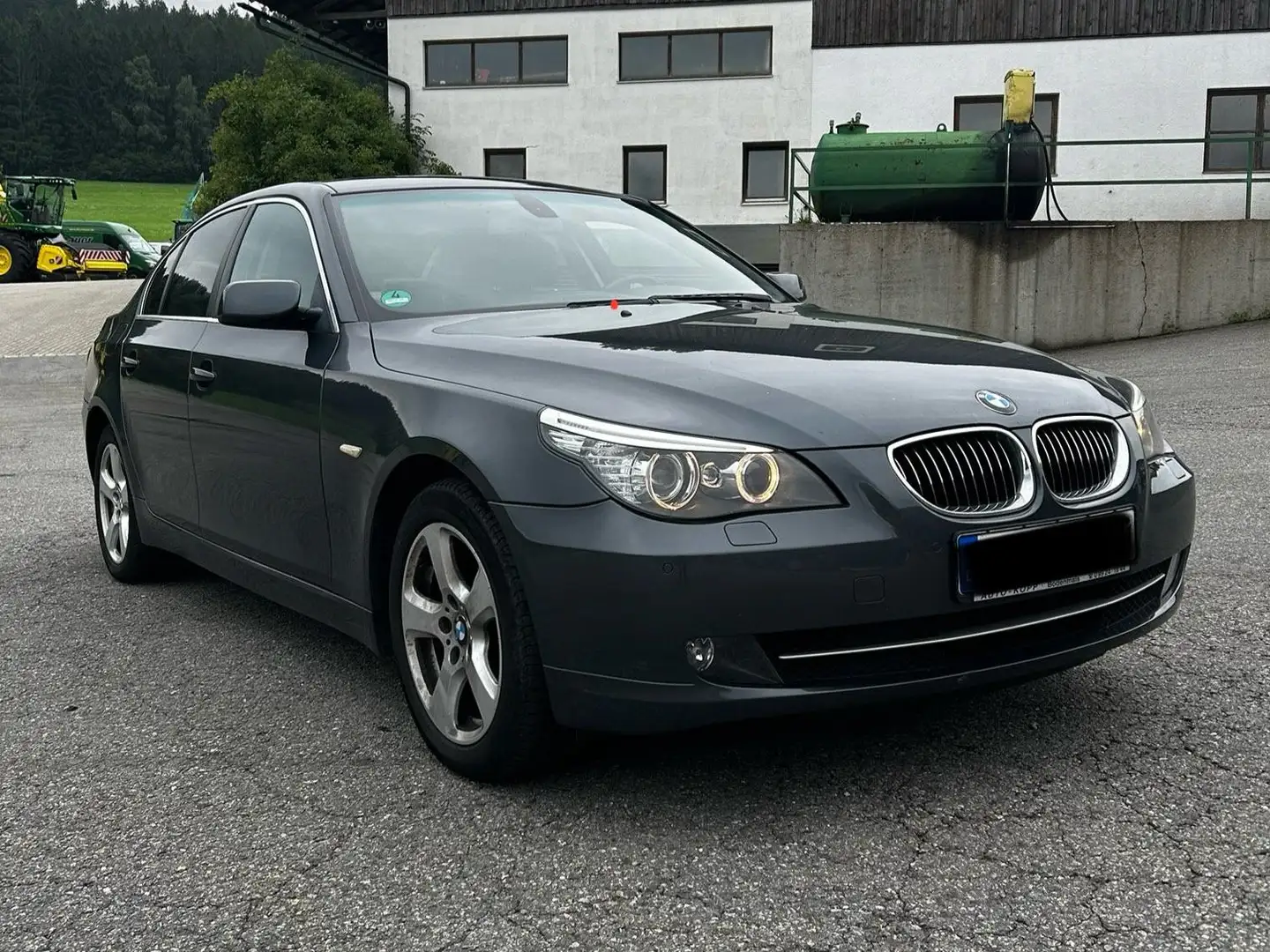 BMW 525 525d xDrive Aut. Edition Exclusive Grau - 1