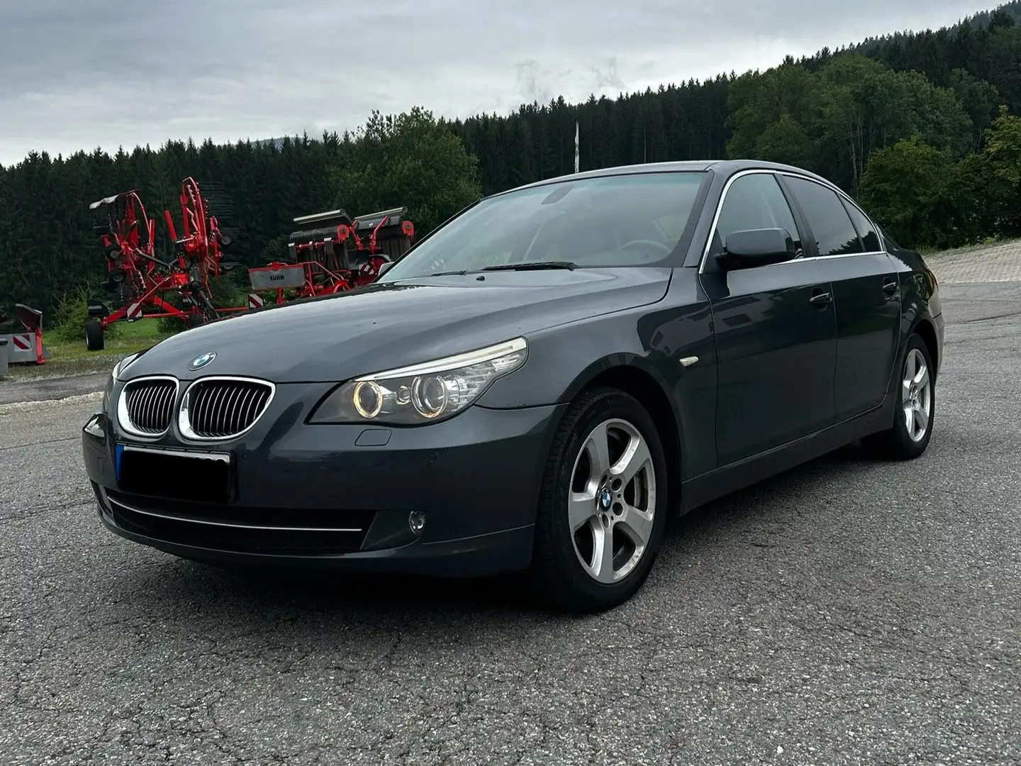 BMW 525 525d xDrive Aut. Edition Exclusive Grau - 2
