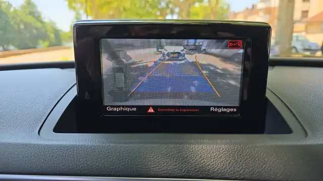 Audi Q3 view 13