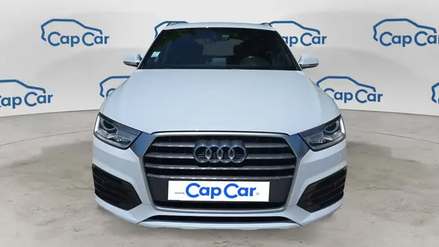 Audi Q3 view 5