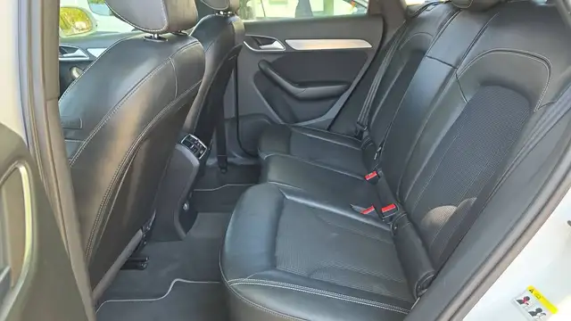 Audi Q3 view 9