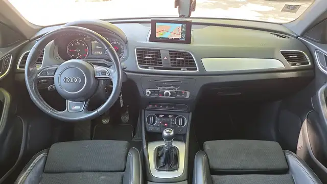 Audi Q3 view 11