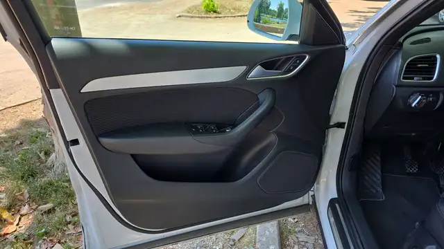 Audi Q3 view 7