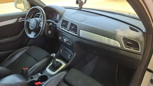Audi Q3 view 10
