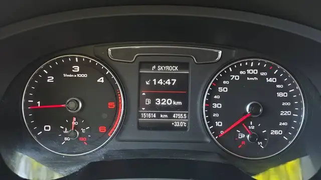 Audi Q3 view 12