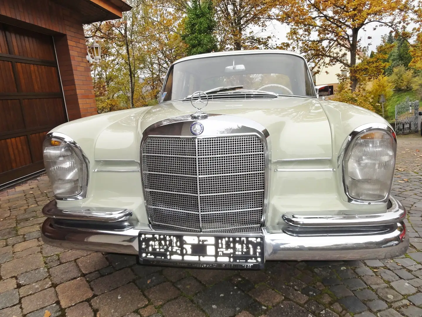 Mercedes-Benz 220 220 SEB Limousine W111 Sechszylinder 120 PS Gris - 2