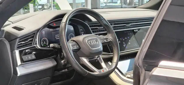 Audi Q8 view 15
