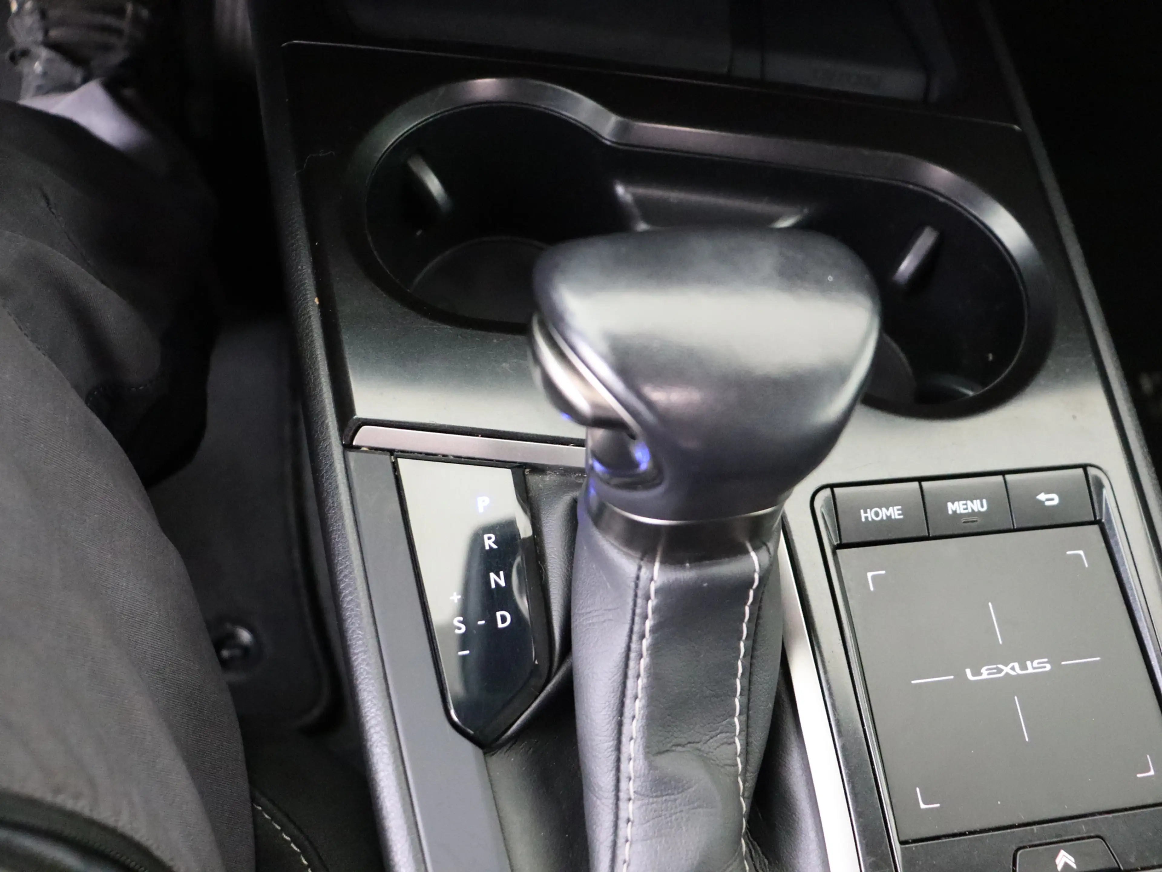 Lexus UX 250h Preference Line | Premium uitgevoerd | Dealeronder — photo 9