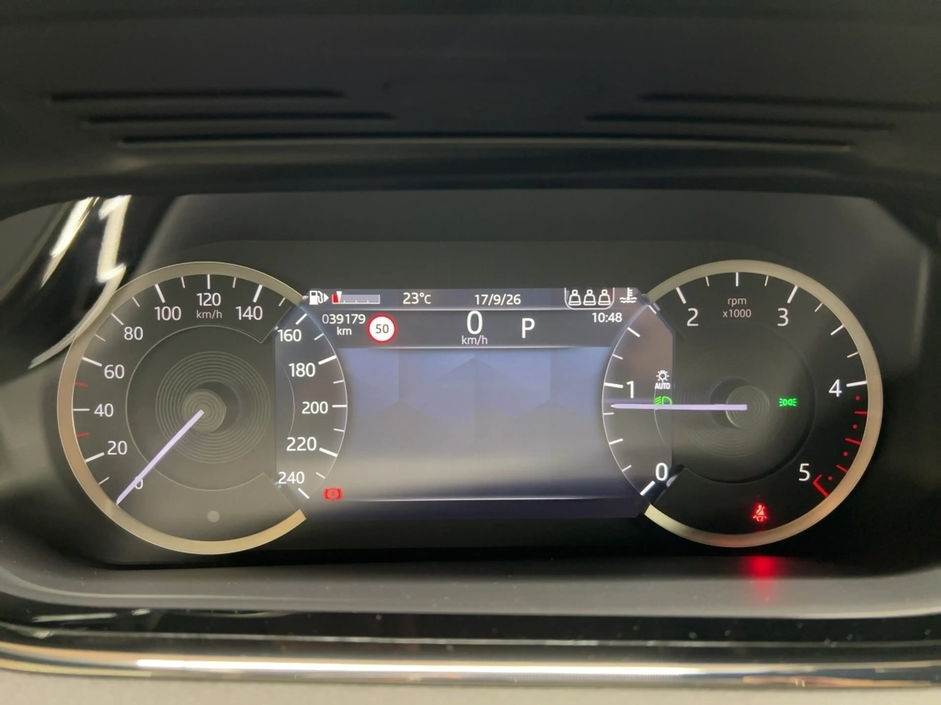 Land Rover Range Rover EVOQUE R-DYNAMIC 4x4 D200 PANORAMASCHIEBEDACH — photo 13