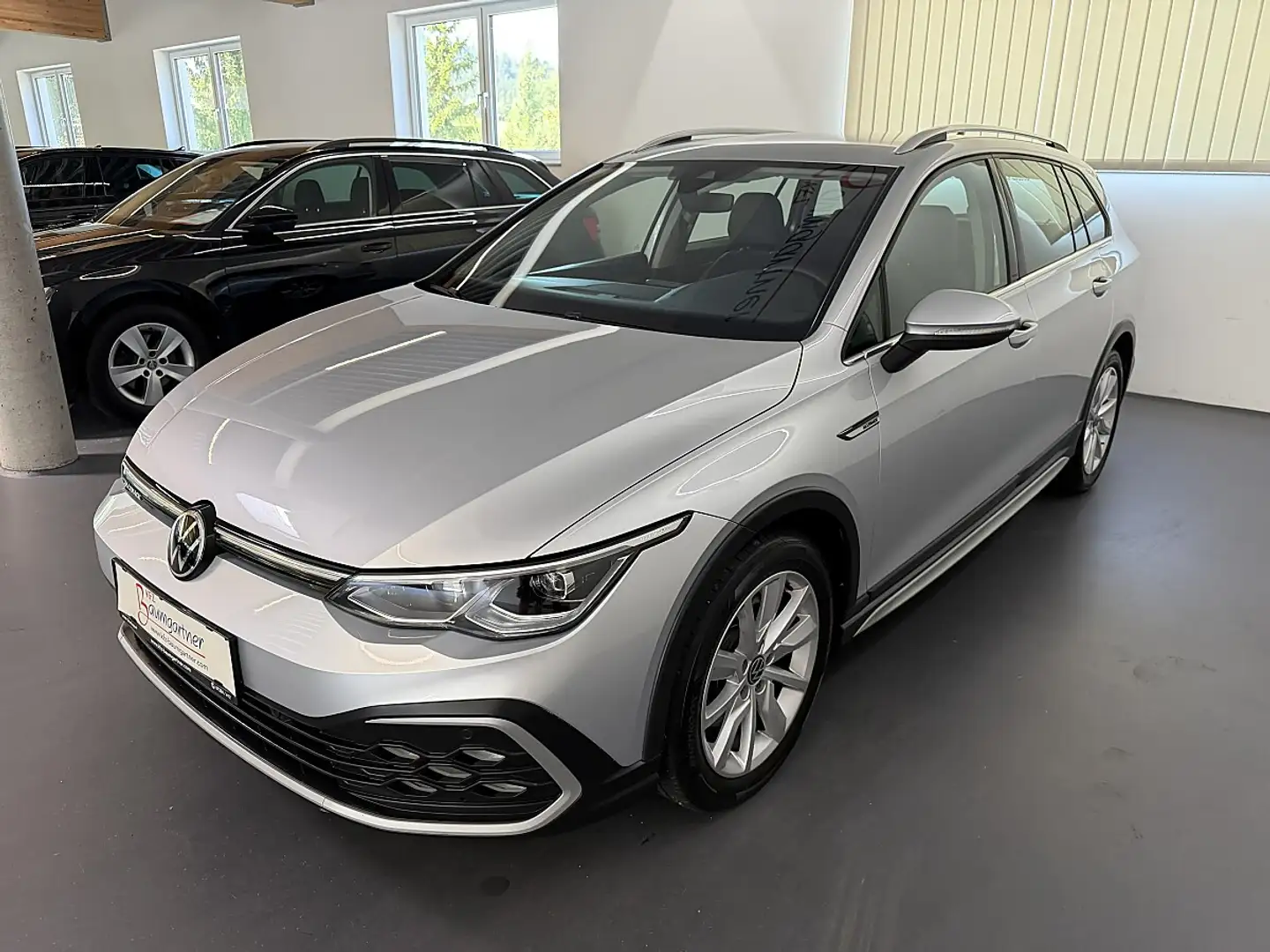Volkswagen Golf Variant Golf 8 Variant 2,0TDI DSG ALLTRACK *Standheizun... Silber - 2