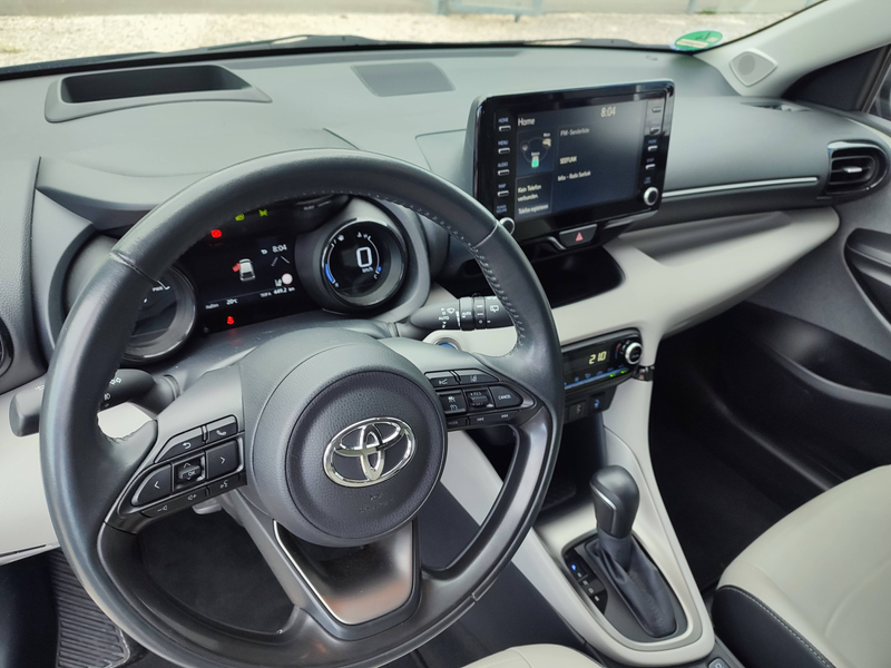Toyota Yaris Hybrid Elegant+Leder+neue Reifen! — photo 15