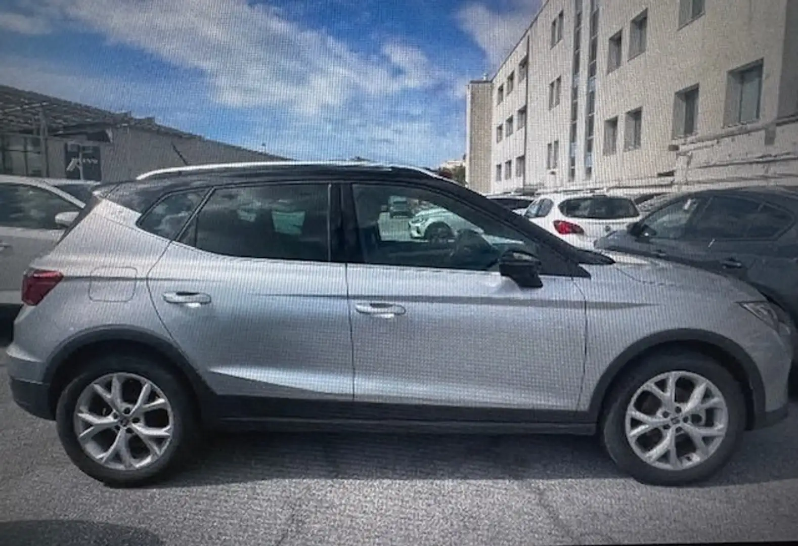 SEAT Arona 1.0 ecotsi FR 95cv Aziendale Plateado - 1