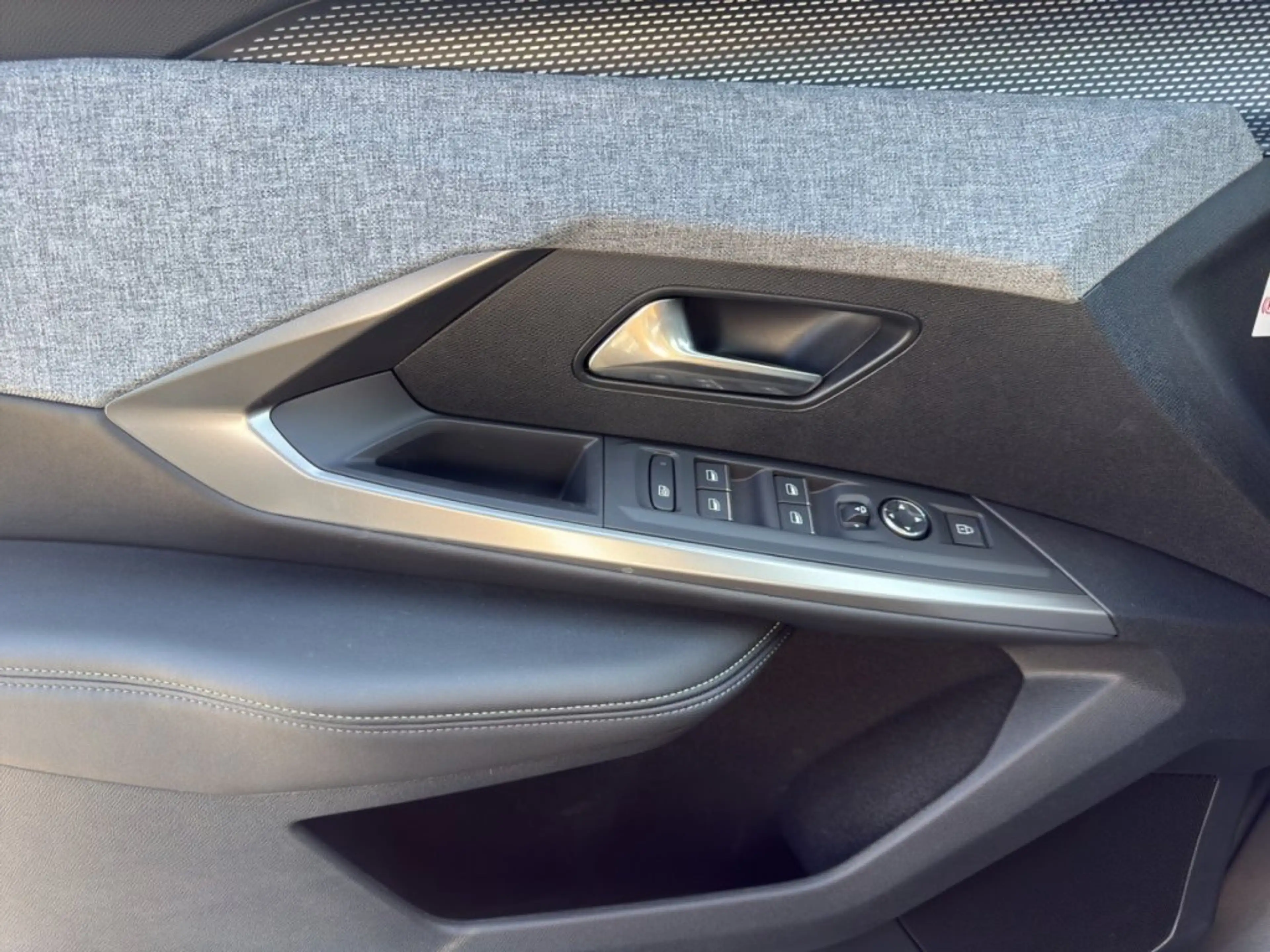 Peugeot 3008 E-3008 Dual-Elektromotor 325 AWD - Batterie 73 kWh — photo 14