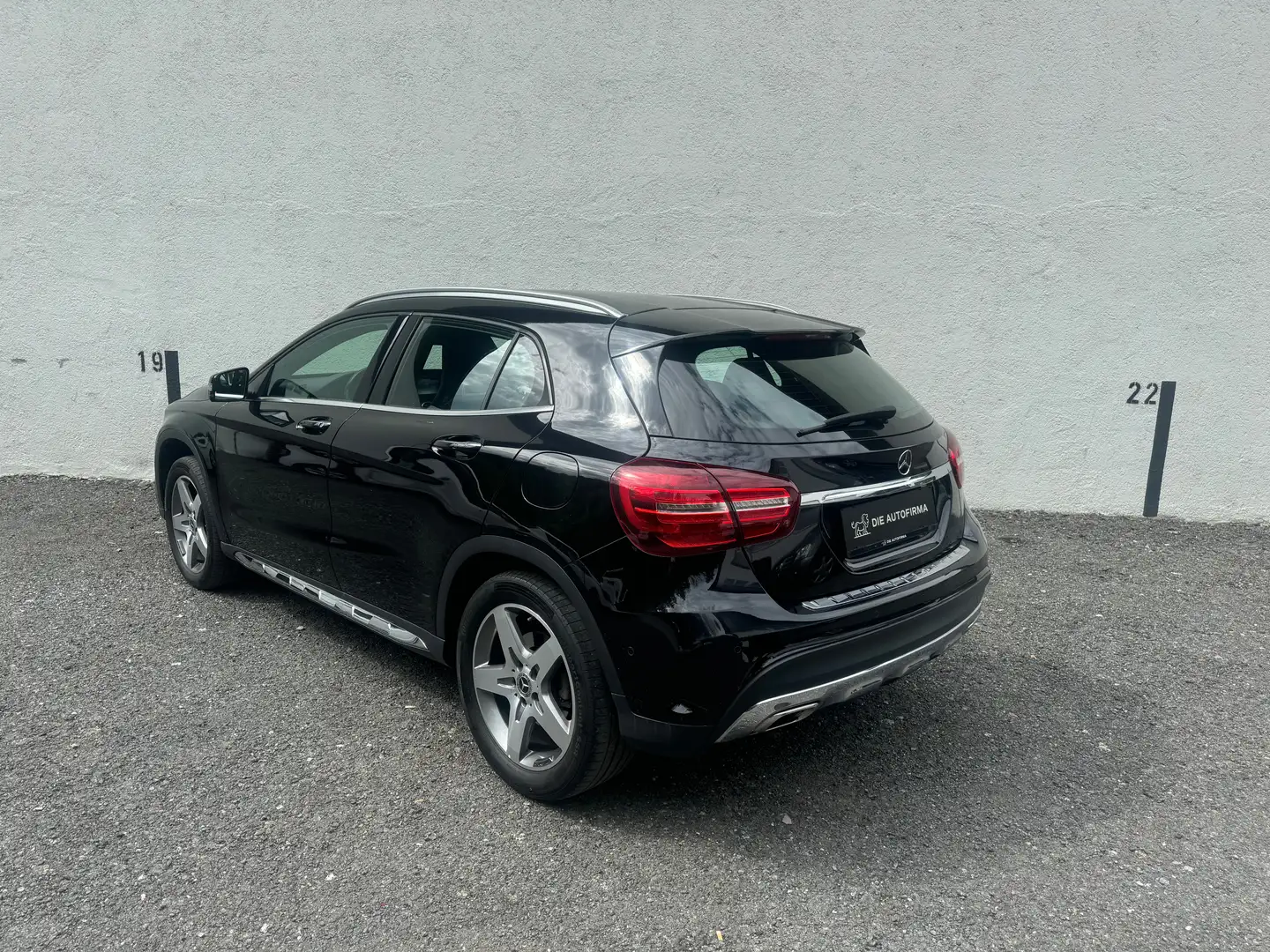 Mercedes-Benz GLA 220 *AMG*SEHR SCHÖNER ZUSTAND*MEMORY SITZE*ALLRAD* Negro - 2