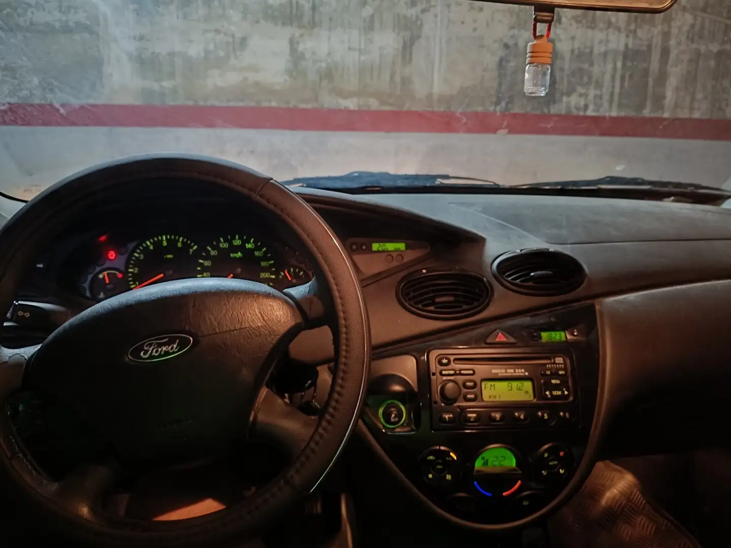Ford Focus 1.6 Ambiente - 1