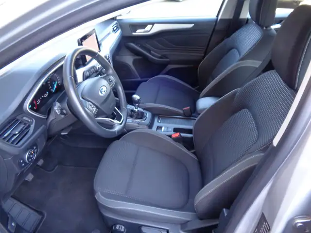 Ford Focus view 8