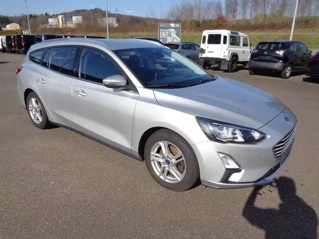 Ford Focus view 3