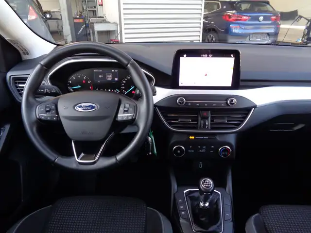 Ford Focus view 13