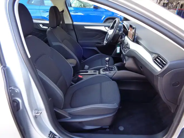 Ford Focus view 10
