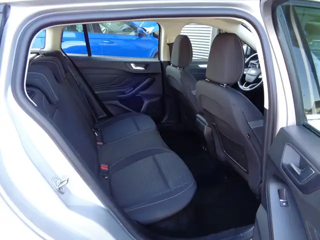 Ford Focus view 12