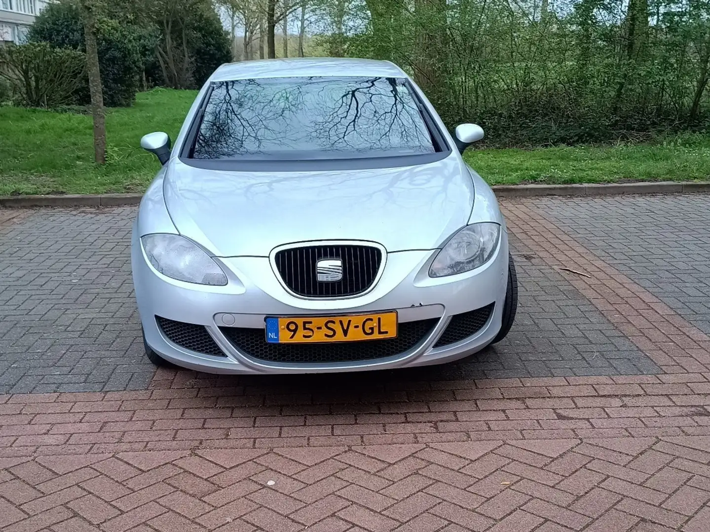 SEAT Leon 1.6 Reference Silber - 2