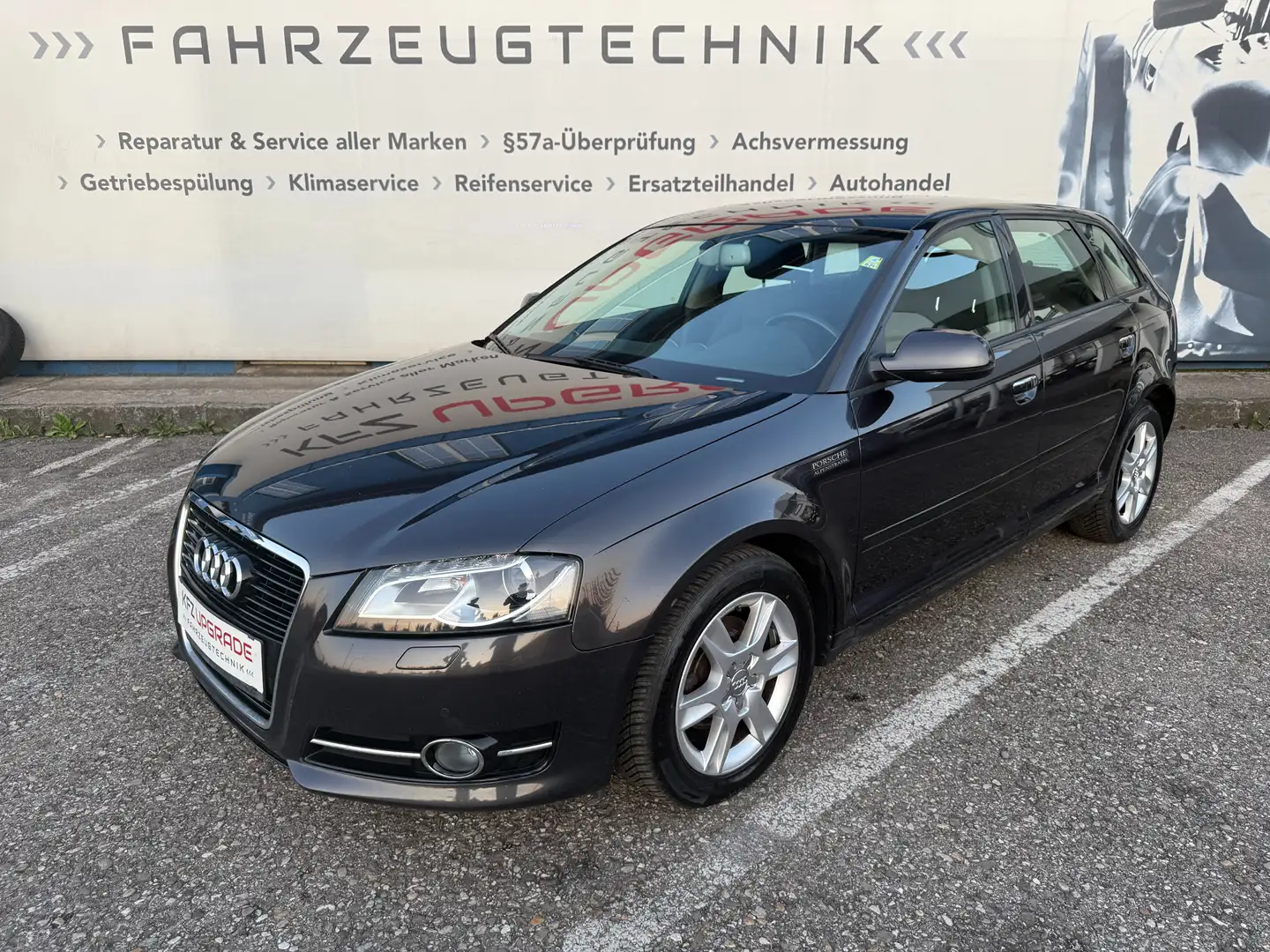 Audi A3 1.6 TDI Automatik, SHZ, AHK, StartStop, Temp. Top Grau - 1