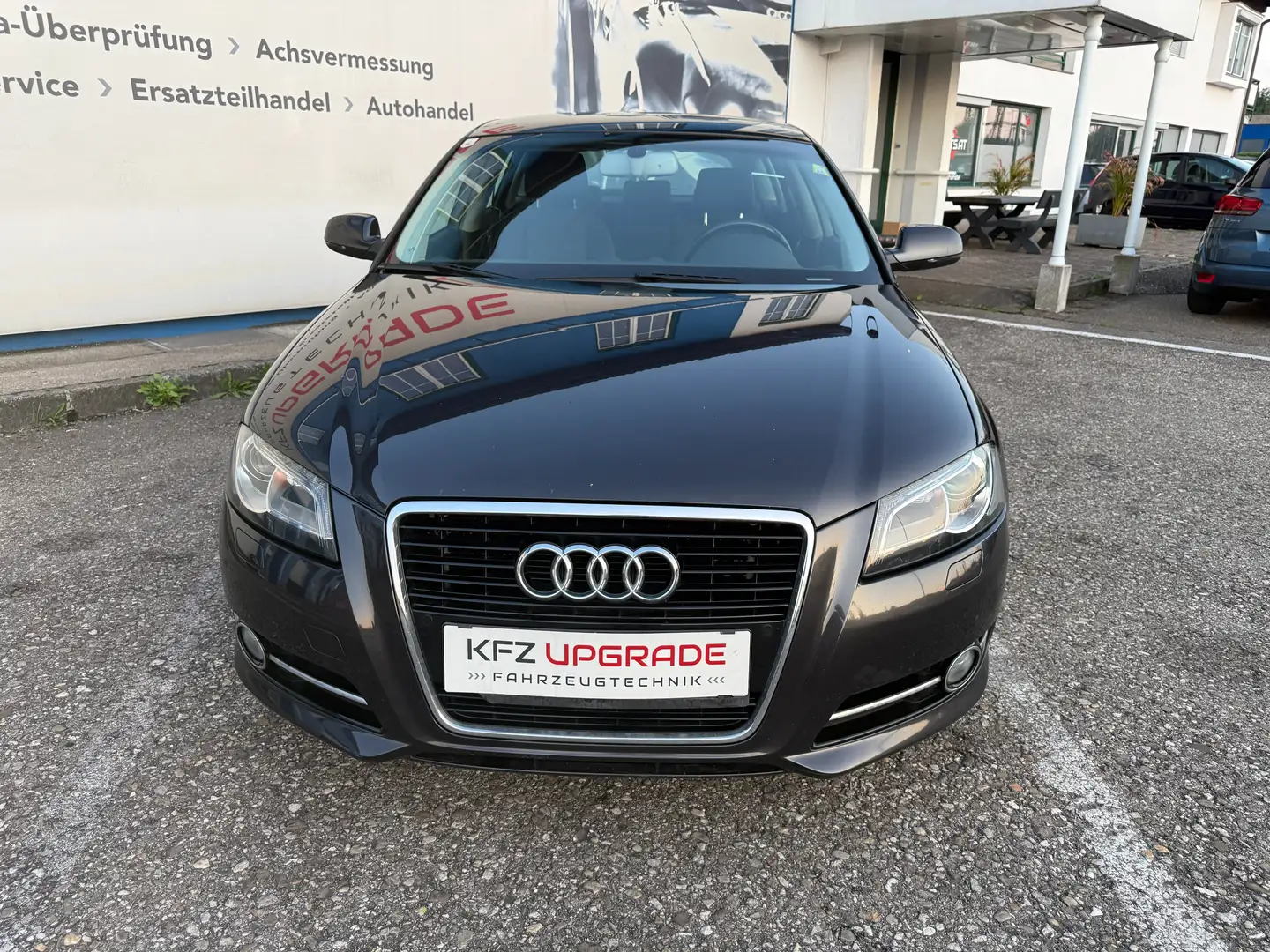 Audi A3 1.6 TDI Automatik, SHZ, AHK, StartStop, Temp. Top Grau - 2