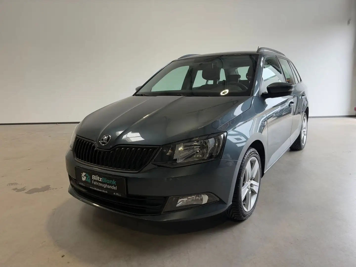 Skoda Fabia Cool Plus PDC KlIMA Gris - 1