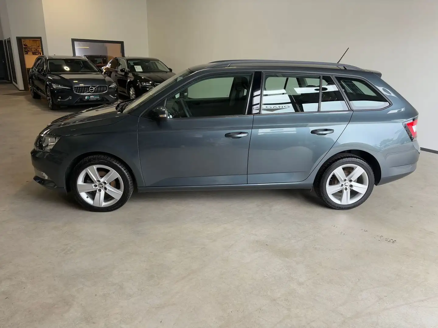 Skoda Fabia Cool Plus PDC KlIMA Gris - 2