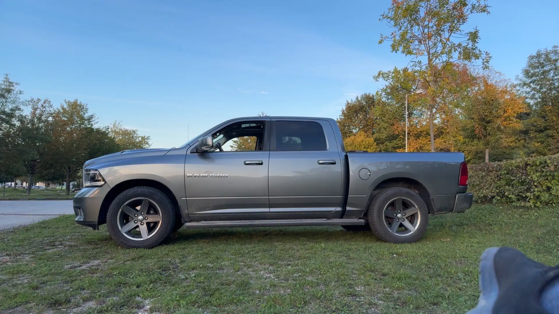 RAM 1500 crew cab 5,7L Hemi Сірий - 2