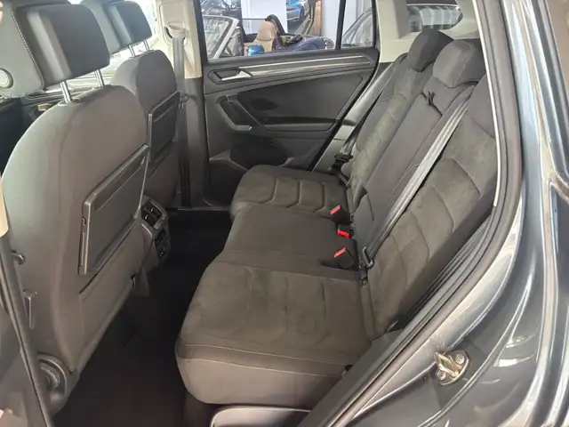 Volkswagen Tiguan view 12