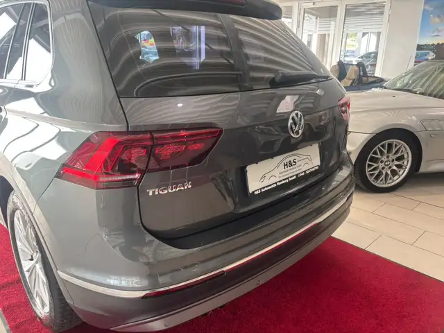Volkswagen Tiguan view 4