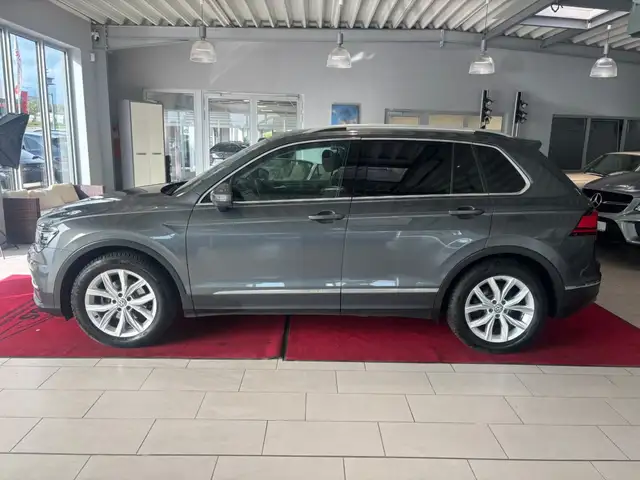 Volkswagen Tiguan view 2