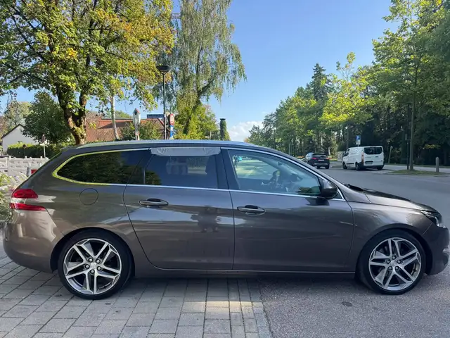 Peugeot 308 view 6