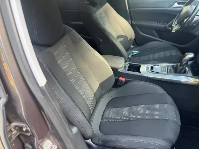 Peugeot 308 view 11