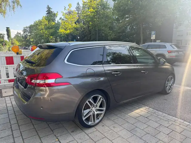 Peugeot 308 view 5