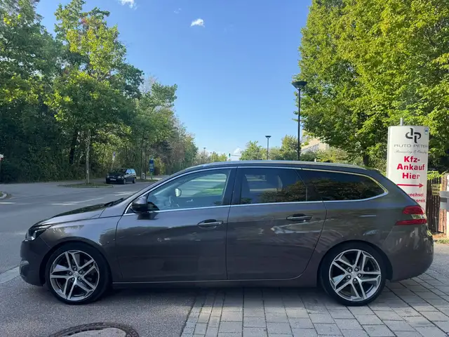 Peugeot 308 view 2