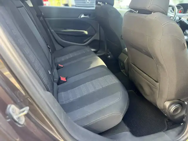 Peugeot 308 view 13