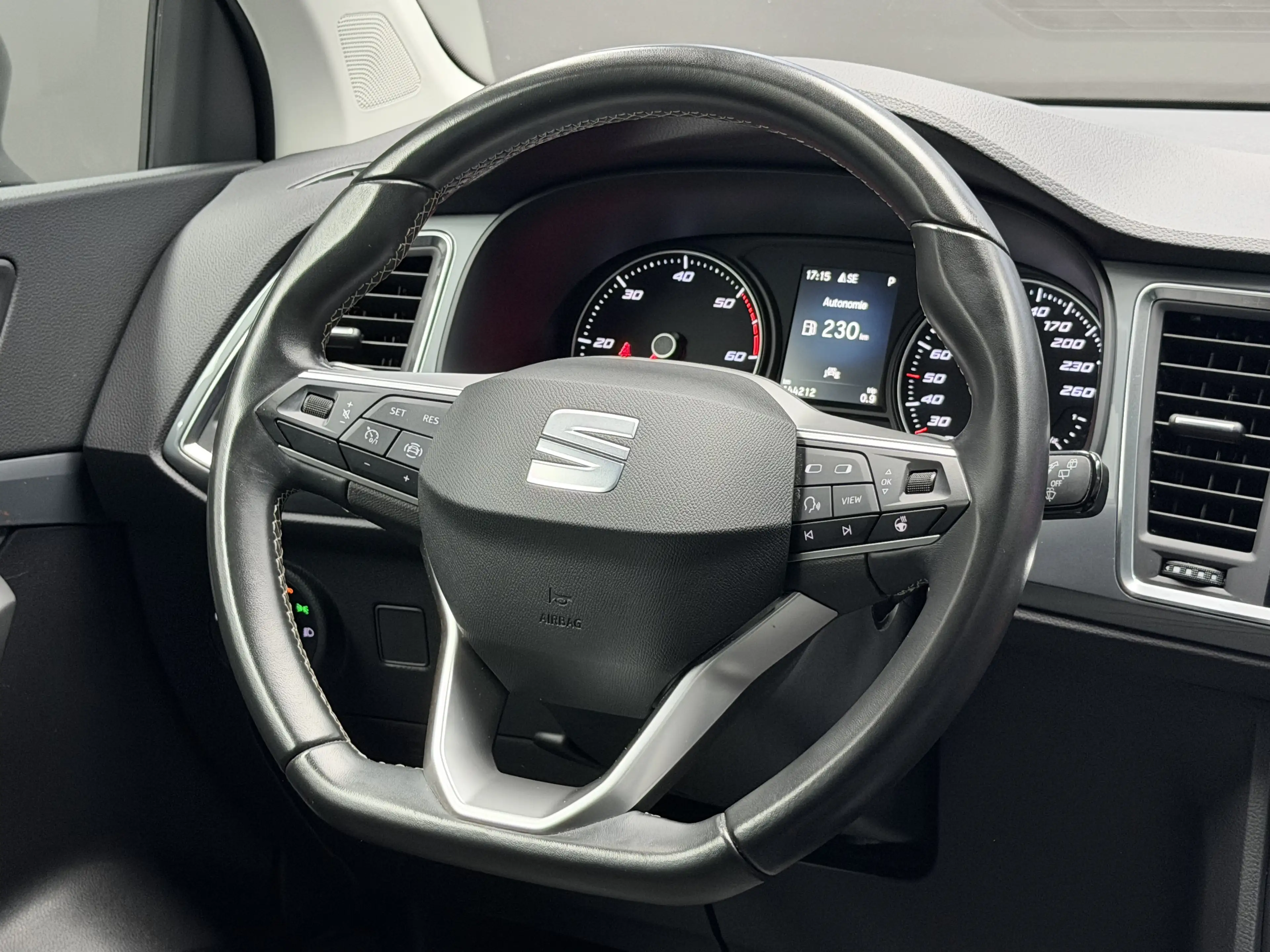 SEAT Ateca 2.0 CR TDI Style DSG *1ER PROP + CAMÉRA + GPS + TV — photo 12
