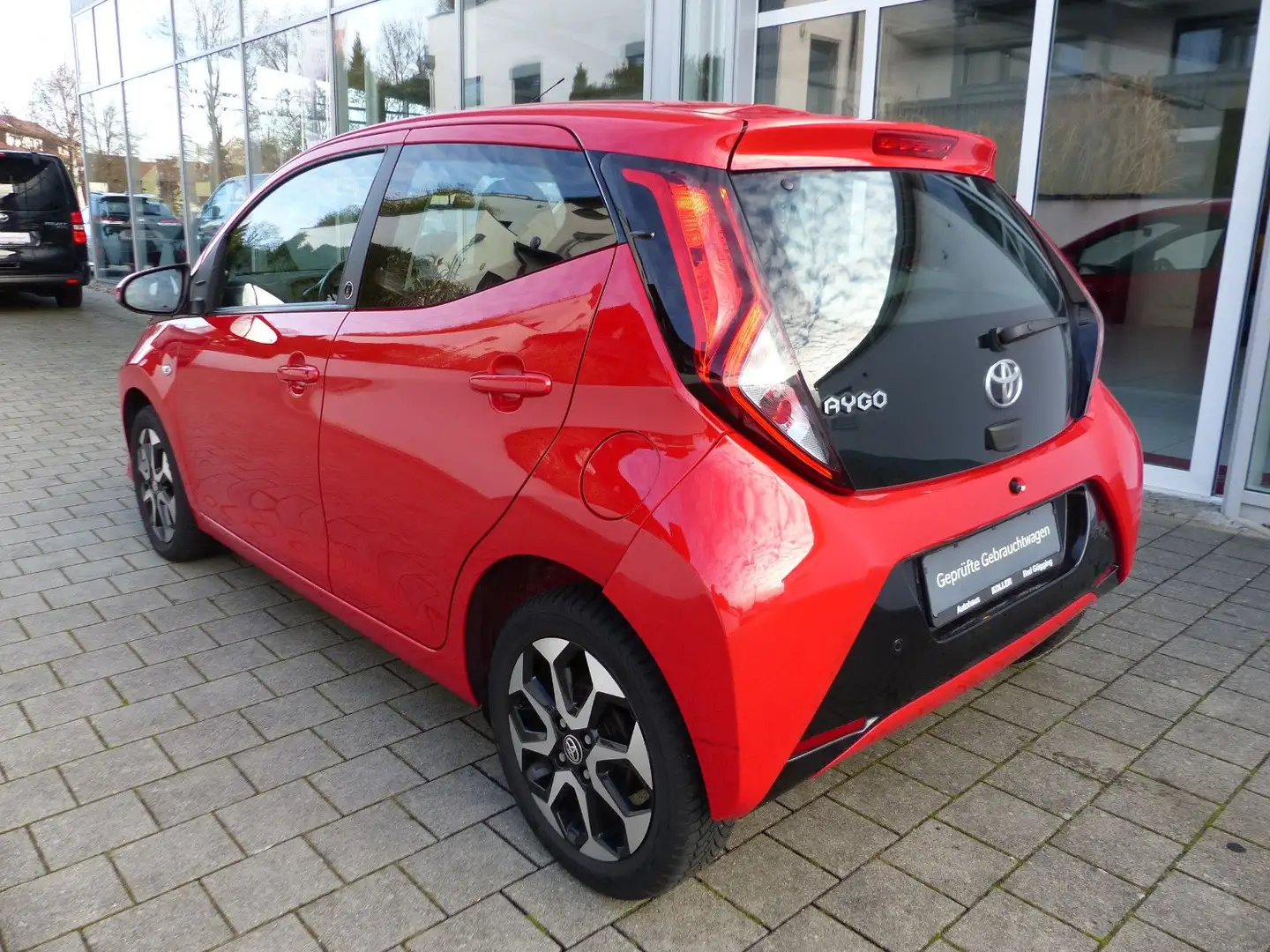 Toyota Aygo 1.0 Automatik TeamD Klima Kamera DAB Alu Rot - 2