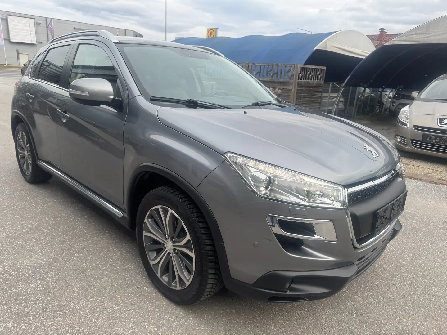 Peugeot 4008 4008 1,8 HDi 150 FAP Allure Allure Grau - 1