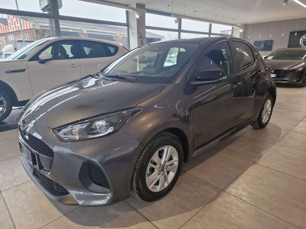 Mazda 2 Full Hybrid 116cv Centre line