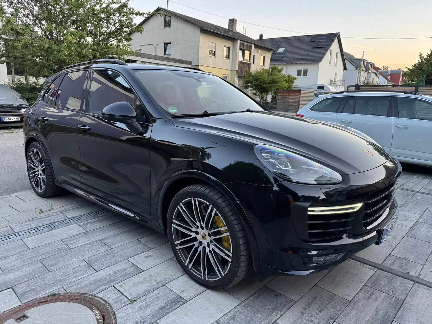 Porsche Cayenne Turbo Tiptronic S Fondentertaiment. NP: 198.000€ Schwarz - 2