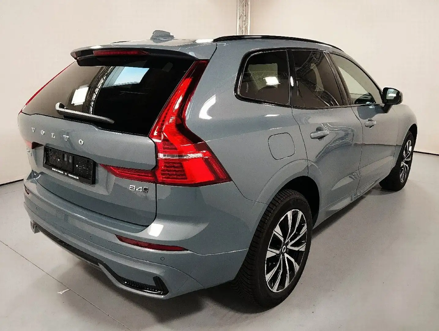 Volvo XC60 B4 Plus Dark AWD*Standh.*FrontsH* Grau - 2