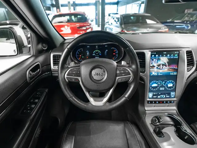 Jeep Grand Cherokee view 8