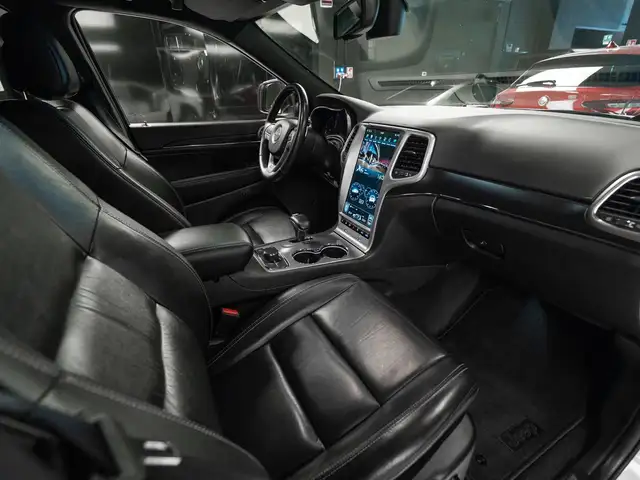 Jeep Grand Cherokee view 11