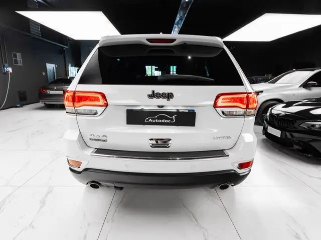 Jeep Grand Cherokee view 5