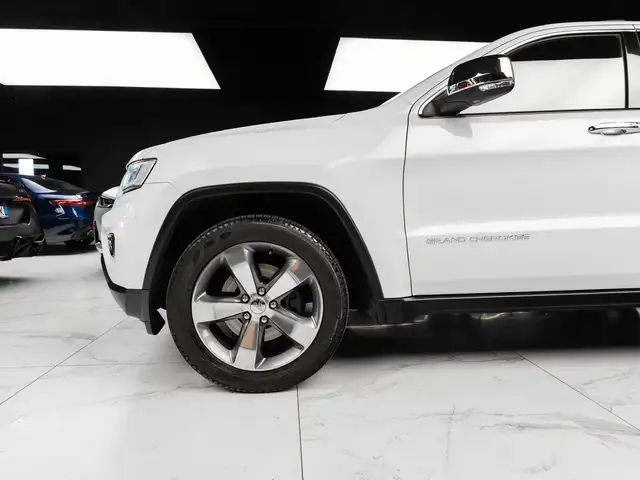 Jeep Grand Cherokee view 15