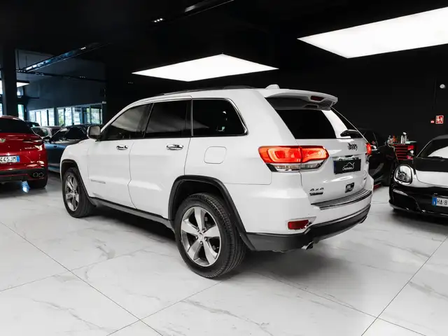 Jeep Grand Cherokee view 6